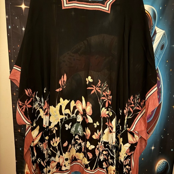 Vince Camuto Black and Pink Geometric Top - Picture 3 of 3